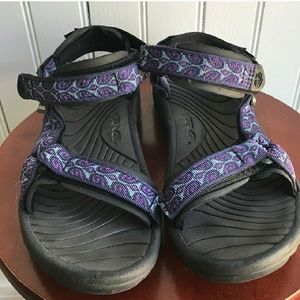 Women's size 9 Teva water/ hiking sandals